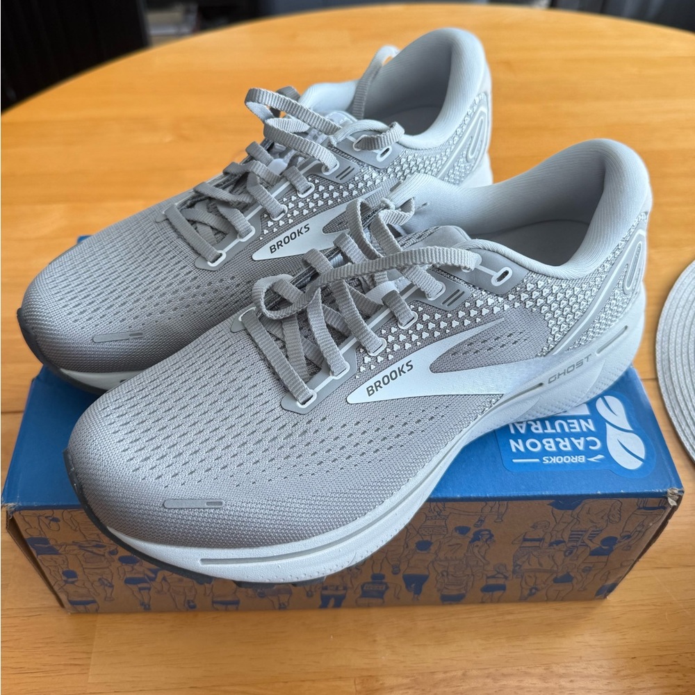 🩷 BROOKS Women’s Sneakers ~ Never Worn 🩷
      Light Gray Athletic Sneakers